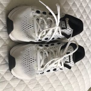 Nike Run Easy Tennis Shoes